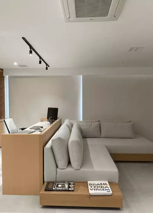 Ambiente decorado com cortinas